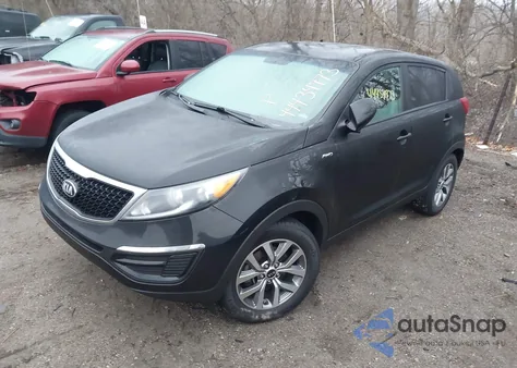 2016 Kia Sportage Lx z USA, uszkodzony, nr VIN KNDPBCAC1G7877827